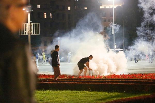 VESIĆ OBJAVIO KOLIKA JE ŠTETA NAČINJENA ZA VREME DEMONSTRACIJA: Cifra je STRAVIČNA!