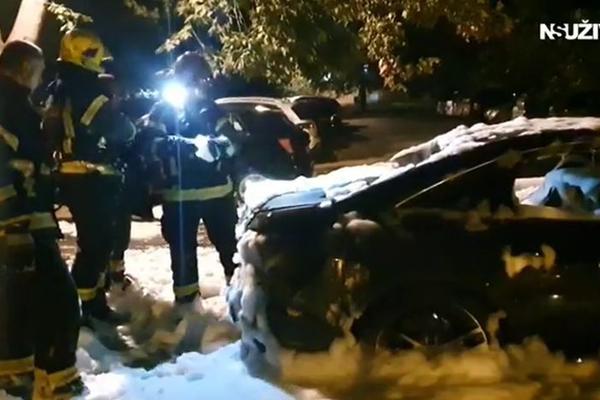 IZGOREO SKUPOCENI AUDI A6: Sumnja se da je požar PODMETNUT!