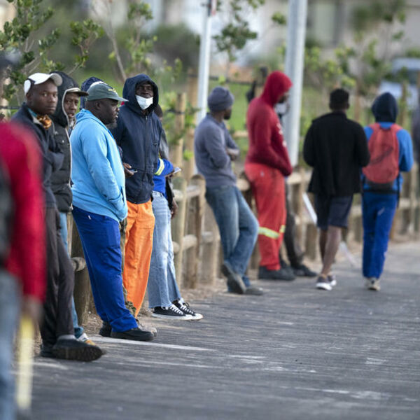 "MOŽEMO DA OČEKUJEMO ČETVRTI TALAS": Južna Afrika razmatra uvođenje obavezne vakcinacije