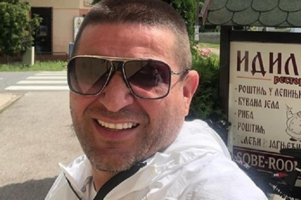 BAJA MALI KNINDŽA IMA 6.DECE, TRI ĆERKE SU MU OPASNE LEPOTICE: Smiljana, Ljiljana i Anđela mame muške uzdahe!