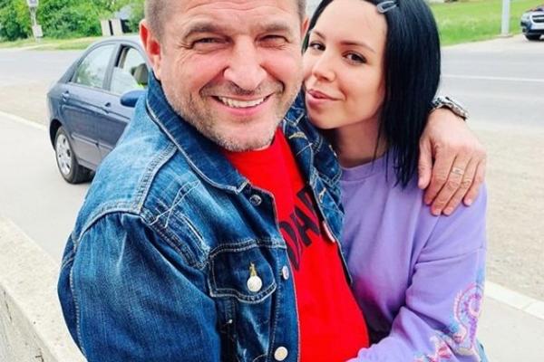 NE ZNA SE KOJA JE JAČA RIBA! Znate za jednu ćerku Baje Malog Knidže, ali čekajte da vidite ove dve bombe! (FOTO)