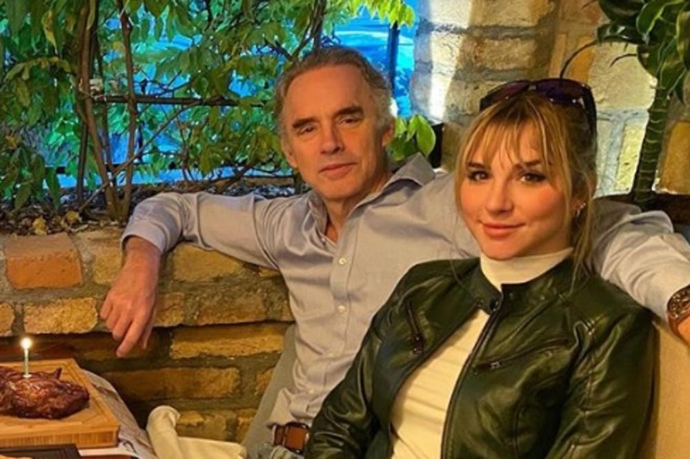 NAJČUVENIJI MISLILAC DANAŠNJICE SE LEČI U SRBIJI! Od svih prokletih mesta stigao sam u Beograd i super sam!