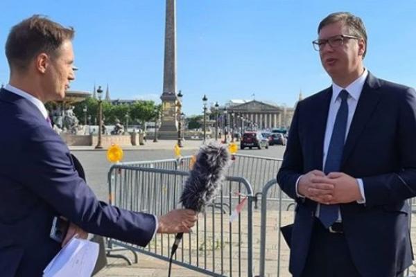 MORAĆE ILI DA ME UBIJU ILI DA ME POBEDE NA IZBORIMA! Vućić se oglasio iz Pariza jakom porukom za demonstrante