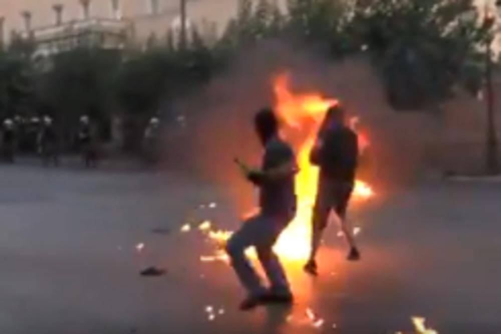 NOVI HOROR ZADESIO GRČKU! Policija je na ulicama, opsadno stanje u državi, svuda su oblaci dima