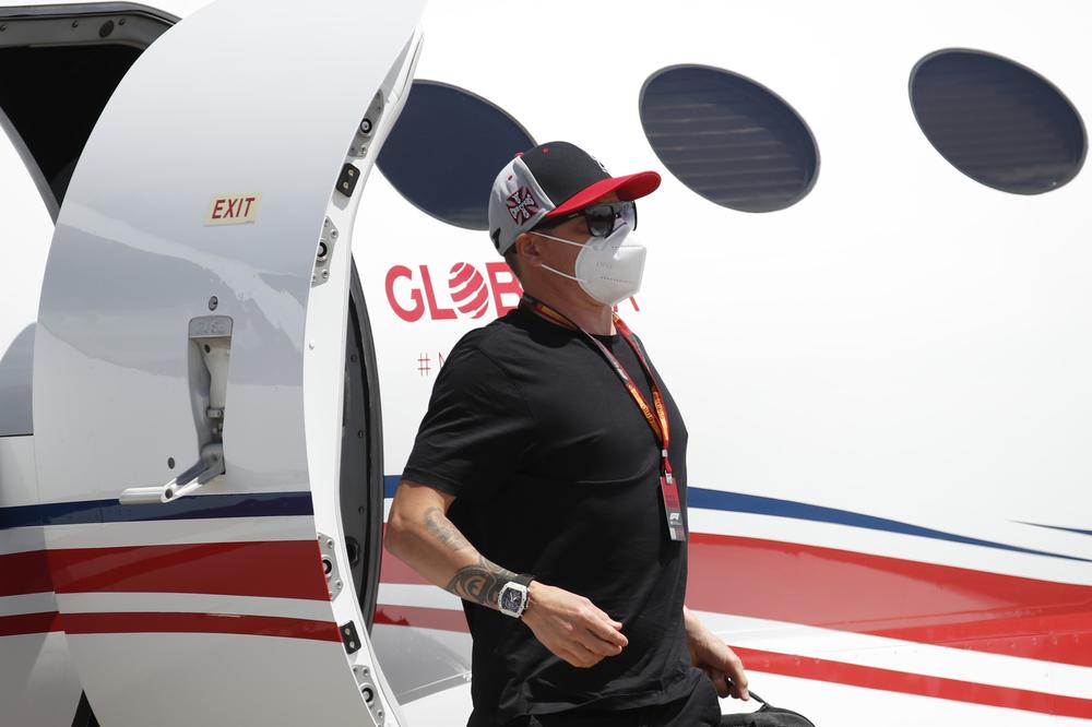 NAPALI KIMIJA JER NIJE HTEO DA KLEČI: Novi skandal je potresao javnost, oglasio se i ON!