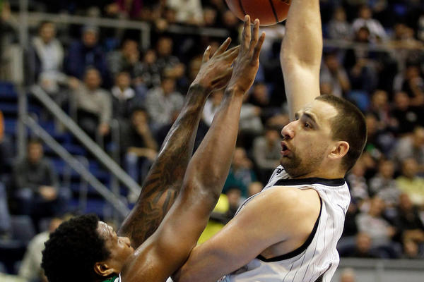 BIVŠI CENTAR CRVENE ZVEZDE ISKLJUČEN SA MEČA! Unosio se sudijama u lice i psovao! (VIDEO)