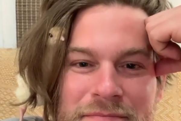 OVOG BRADONJU RASPLAKALO PILE, A ŽENE POPADALE U NESVEST: Udaj se za mene!