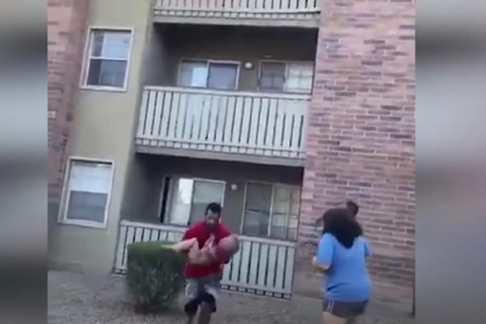 OVAJ ČOVEK JE HEROJČINA! Majka u panici bacila dete sa terase, on joj je spasio ŽIVOT! (VIDEO)