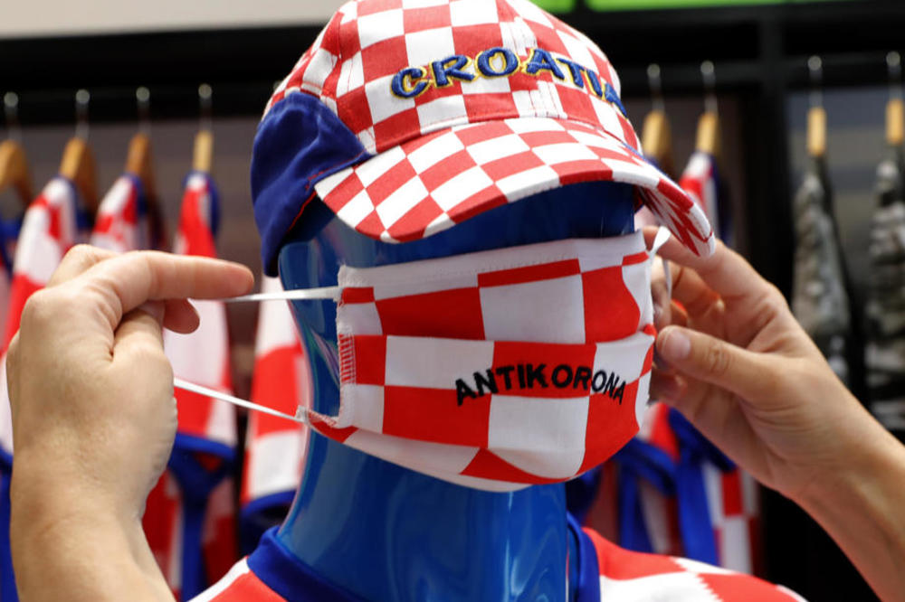 U CENTRU GRADA PRODAJU MASKE SA NATPISOM "ZA DOM SPREMNI"! Zbog ovoga može neko da završi u zatvoru?