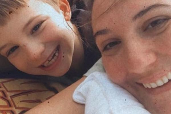 MAJKA JE ZAMOLILA SVOG SINA (7) DA NACRTA NAJLEPŠU SLIKU: Kada je videla ŠTA je uradio, odvela ga HITNO kod LEKARA