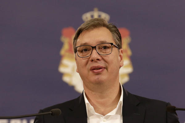 VUČIĆ IZ PARIZA O HAOSU NA PROTESTIMA: Nasilnici će biti pohapšeni, Škundrićev sin je TAJKUNSKO DETE