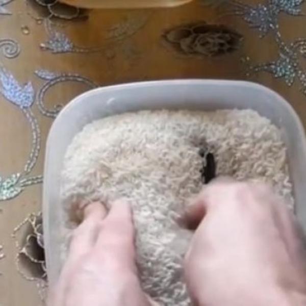 KAD VAM TELEFON UPADNE U VODU, IMA REŠENJA! Evo šta će vam pomoći da ga ODMAH POPRAVITE!