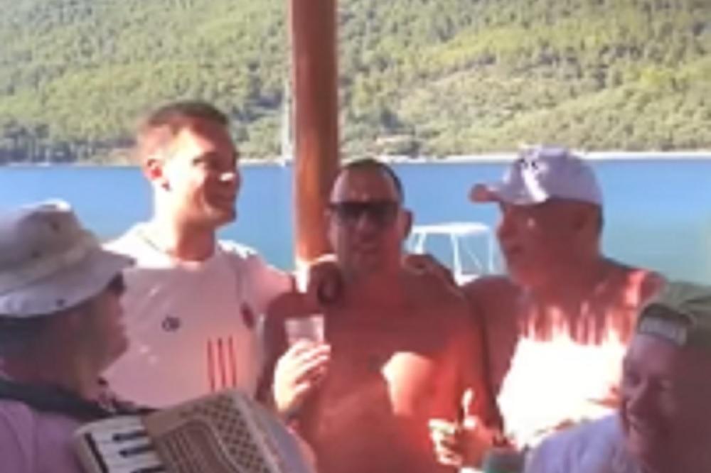 PRAVDAO SE DA NIJE ZNAO ŠTA PEVA, A SAD OPET ŠOKIRA: Nojer se oglasio o Tompsonovoj pesmi, u Bajernu razočarani!