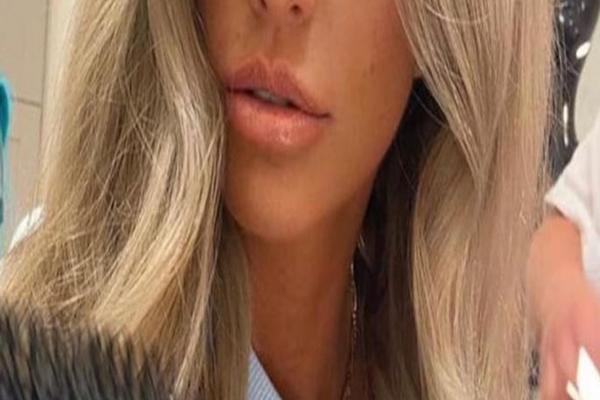 JEZIVO! IZOPERISANA STARLETA PRIMORAVA ĆERKU DA BUDE KAO ONA: "Zašto si ukrala detetu detinjstvo, ovo je sramota"!