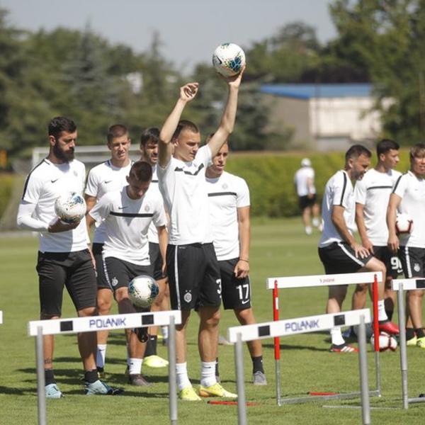 PARTIZAN PUTUJE NA ZIMSKE PRIPREME VAN SRBIJE: Odbijen poziv iz Katara, ali ipak idu u inostranstvo uprkos koroni!