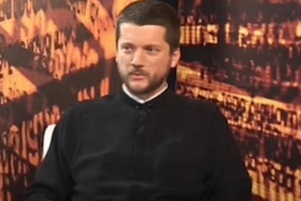 GOJKO PEROVIĆ: Cetinjanski huligani napali internat Bogoslovije, PSOVALI I PRETILI SMRĆU ĐACIMA!