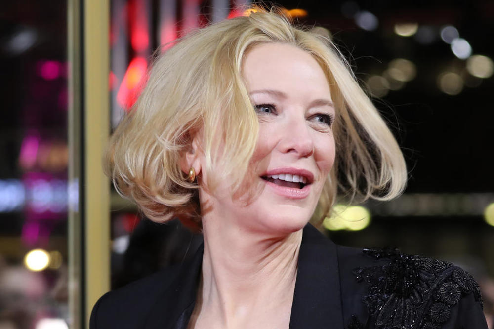 KUPILA VILU NA MORU, A KOMŠIJE POLUDELE: Glumica razbesnela narod JEDNIM POTEZOM, morala je baš OVO da uradi?