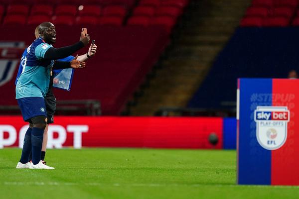 CEO SVET PIŠE O ENGLESKOM FUDBALERU SNAGATORU: Pobedio na Vembliju, pa zvao Klopa da slave! Nemac mu se odmah javio