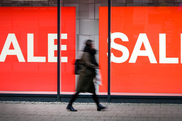 KORONA POTPUNO UNIŠTILA MODNU INDUSTRIJU! Slavni BRENDOVI zatvaraju radnje širom sveta!