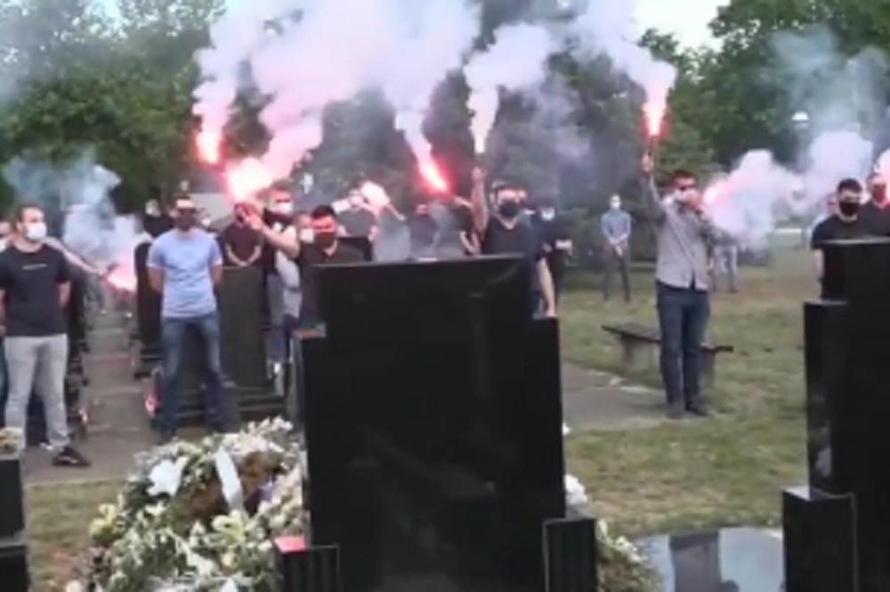 JEZIV PRIZOR SA SAHRANE ESTRADNOG MENADŽERA! Posle ovoga vam bukvalno neće biti dobro! (VIDEO)