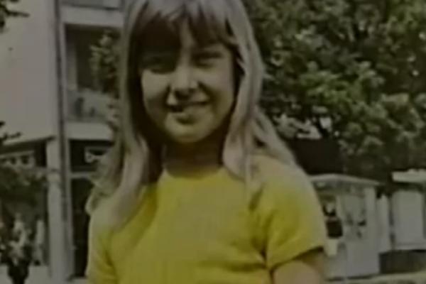 SA 10 JE POČELA DA PEVA, A DANAS JE NAJBOLJA SRPSKA PEVAČICA! Da li možete da prepoznate devojčicu sa slike?