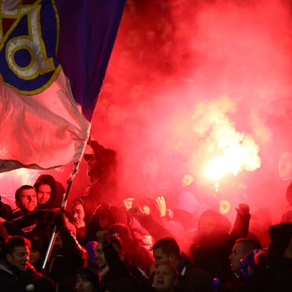 NAVIJAČI DINAMA POSLALI PORUKU UHAPŠENIMA NA MAKSIMIRU! Transparent od tri reči (FOTO)