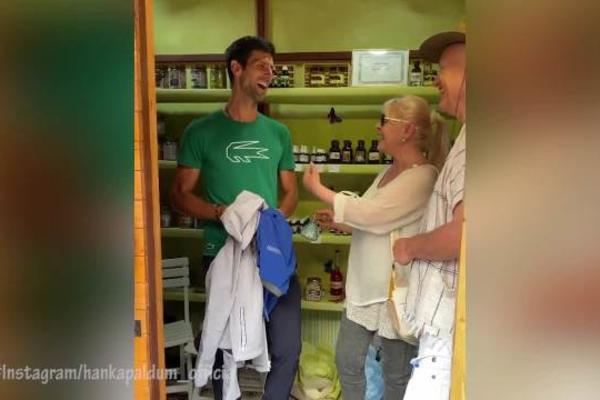Novak je pao u sevdah kada se ona pojavila: Čuvena pevačica i Đoković zapevali vanvremenski hit! (VIDEO)