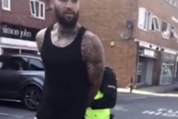 POLICIJA NAPALA POZNATOG FUDBALERA: Korišćeno je oružje, a onda je i uhapšen - to nije sve...