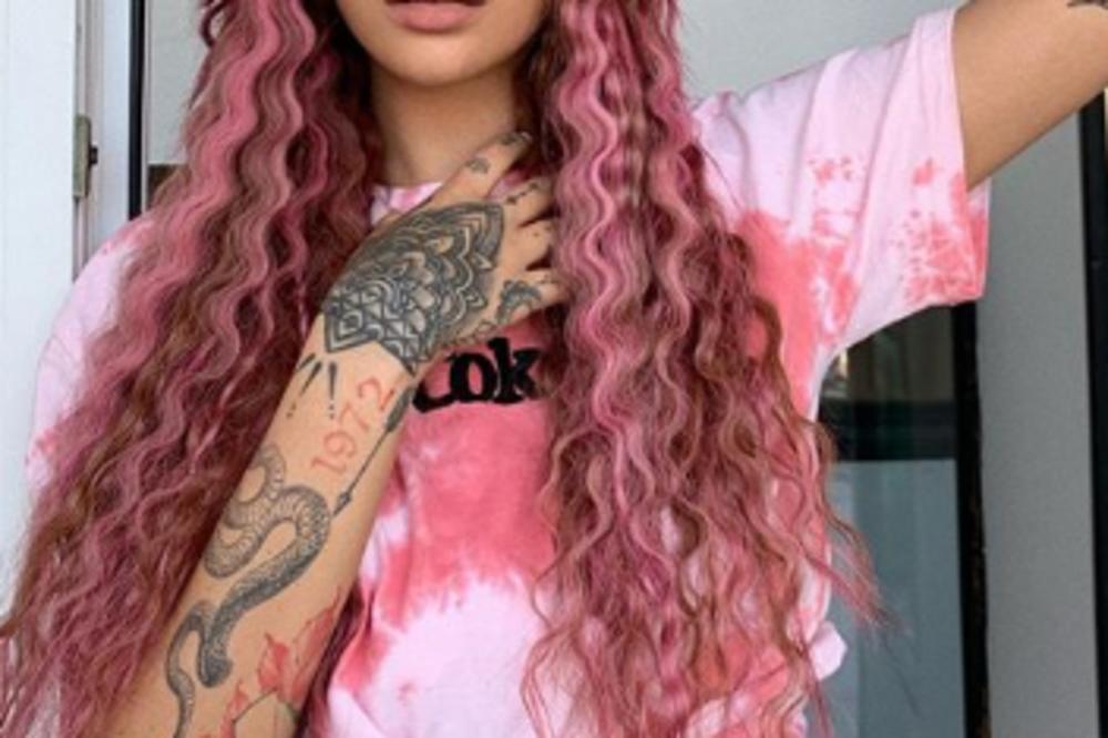 SESTRIČINA NATAŠE BEKVALAC JE OD SKORO PEVAČICA, A SADA JE IZAZVALA ŠOK SVOJIM NOVIM IZGLEDOM: Istetovirala se cela