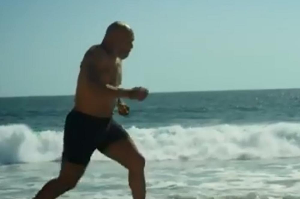 MAJK TAJSON SE BORI PROTIV VELIKE BELE AJKULE: Nije šala, ovaj čovek je stvarno poludeo!