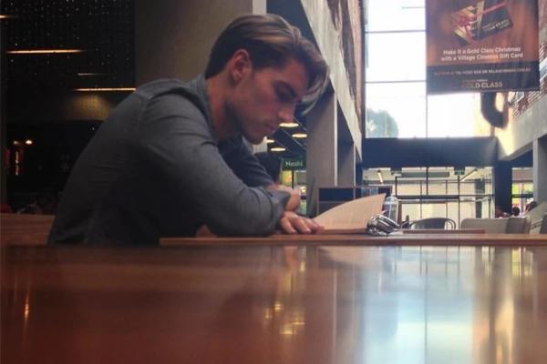 NIŠTA BESNA KOLA, SEPARE, KEŠ I ŠAMPANJAC: Devojke sada traže OVAKVE MUŠKARCE! (FOTO GALERIJA)