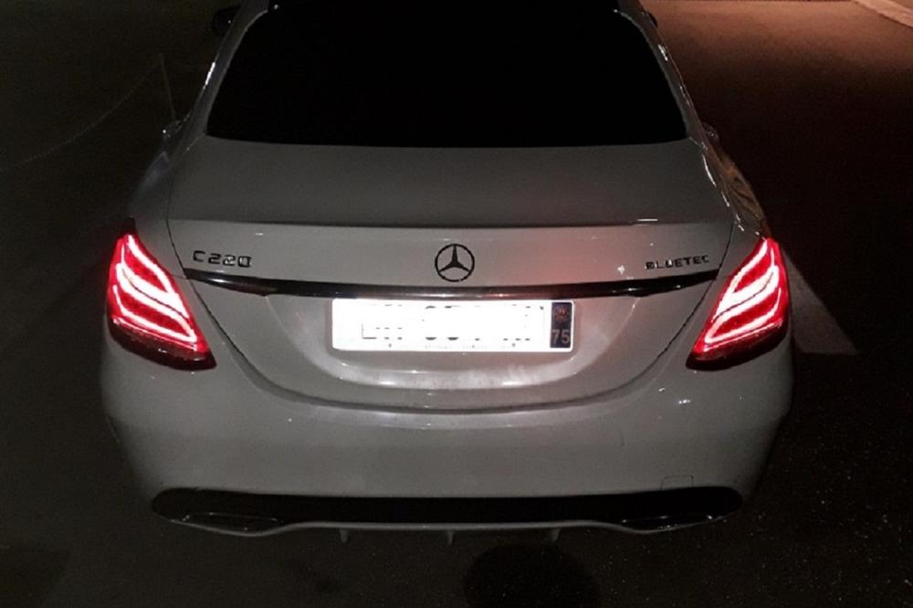 PA OVO JE TOTALNI HIT! Carinici su pronašči ogromnu svotu novca koju je čovek krio! POGLEDAJTE GDE JE STAVIO PARE