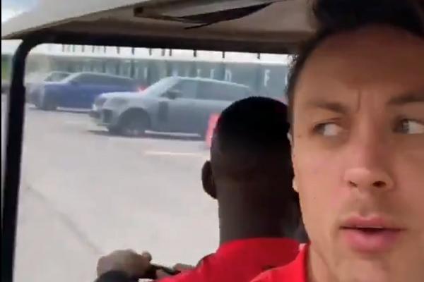 UČI GA SRPSKI, A OVAJ GA ZAUZVRAT VOZI: Pogba postao Matićev lični šofer!