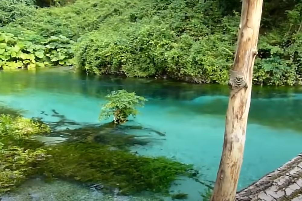 U našem komšiluku postoji rupa BEZ DNA: Kada ubacite kamen u nju, vraća se na površinu! (VIDEO)