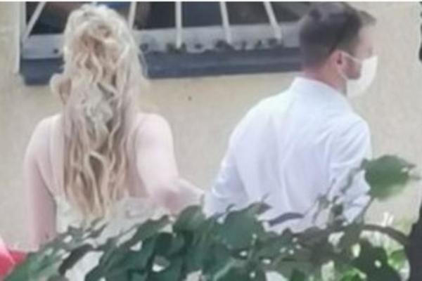 KAKO IZGLEDA SVADBA USRED HAOSA SA KORONOM U VRANJU! Mlada, mladoženja i kum potpuni HIT ispred psihijatrije!