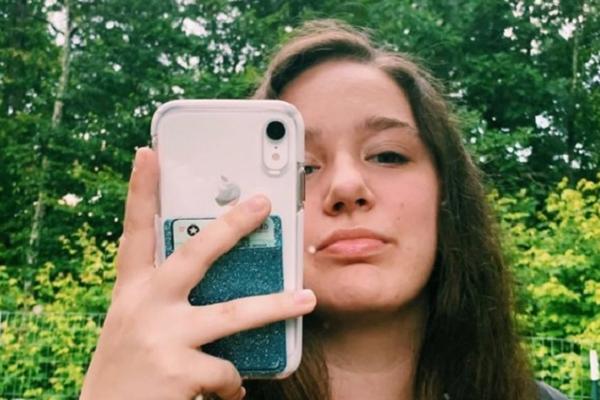 DEVOJKA POGINULA NAKON SKOKA PADOBRANOM: NAJEŽIĆETE se kad čujete šta je pre smrti DRŽALA u ruci