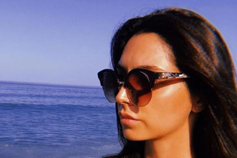 NOVA VODITELJKA VREMENSKE PROGNOZE IZLUDELA SRBIJU: A tek da joj vidite fotke u kupaćem! Pazite da se ne ubalavite!