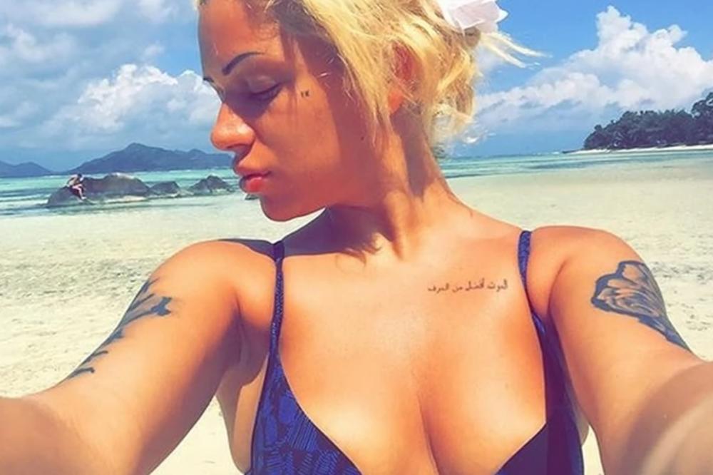 SRPKINJA SE SNIMALA U ŽESTOKOJ AKCIJI: Procurio snimak na SAJTU ZA ODRASLE, ponovo ga je OBJAVILA (FOTO)