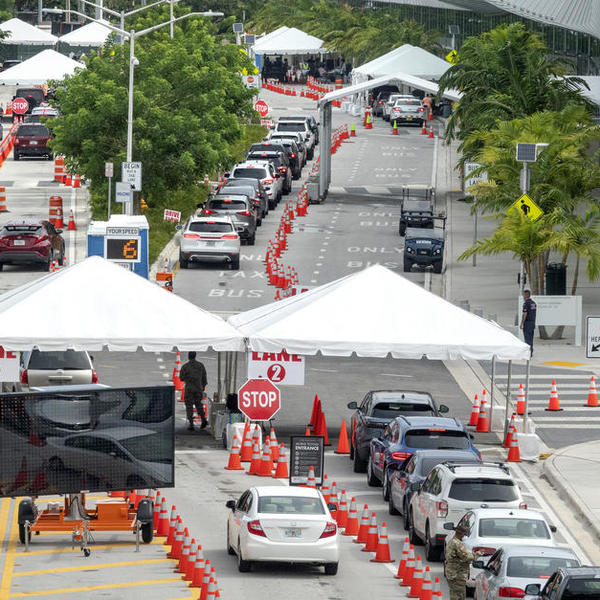 VIRUS UNIŠTAVA CELU ZEMLJU, BUKTE NOVA ŽARIŠTA: On na sve to ima da kaže samo OVO!