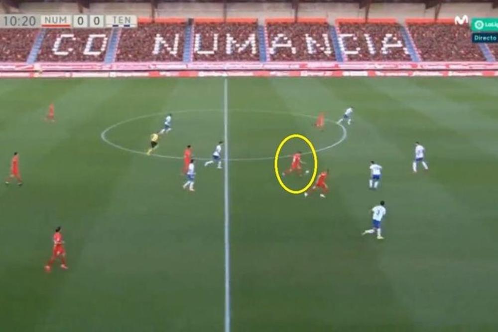 BOOOM! GOLČINA! ŠPANIJA NA NOGAMA: Srbin pogodio sa pola terena!