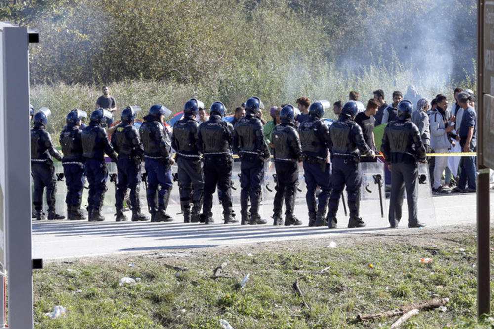 SKAČU NA VOZOVE I RIZIKUJU DA IH UBIJE STRUJA! Ovako izgleda život MIGRANATA na BALKANSKOJ RUTI!