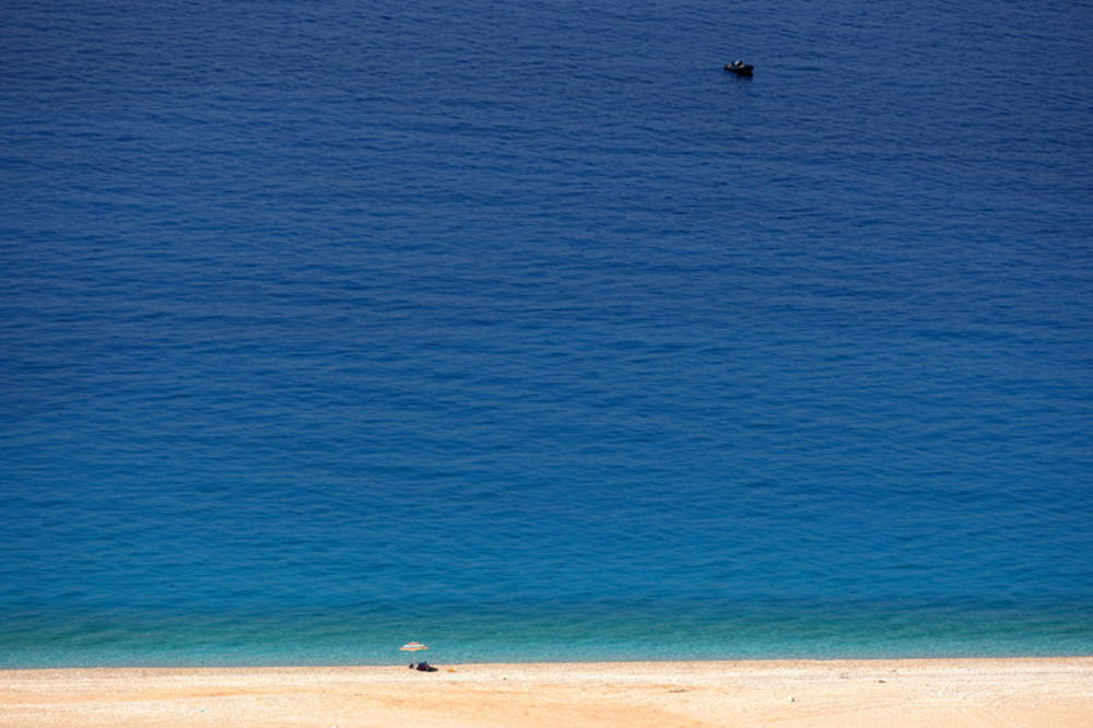 CRNOGORCI PROMENILI ODLUKU: Podigli RAMPU za turiste iz OVE ZEMLJE!
