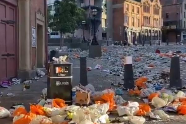 SRAM VAS BILO: Na hiljade navijača Lidsa slavilo ulazak u Premijer ligu, pa od svog grada napravili deponiju!