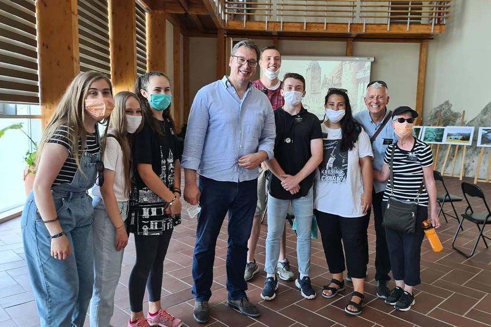 VUČIĆ POSETIO GOLUBAČKU TVRĐAVU, PA OBJAVIO KOGA JE TAMO SREO: Ovo je najveće bogatstvo naše Srbije! (FOTO)