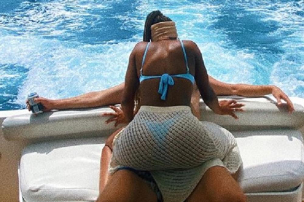 ON DA RADI, ONA DA MEŠA: Poznatom sportisti devojka izvela striptiz u krilu usred bela dana - svi su ih videli!