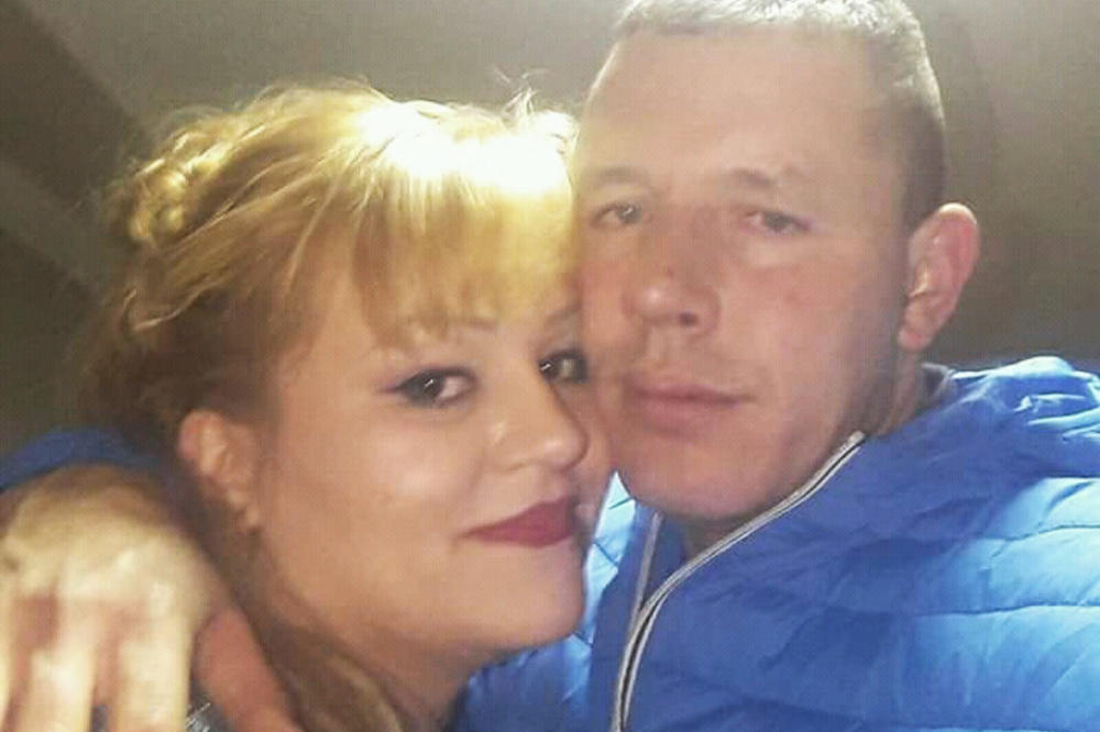 NEMA KO NE ZAPLAČE ISPRED ALEKSANDRINE KUĆE: Zakazali svadbu, radovali se sinu a sad je Saša sahranjuje sa bebom