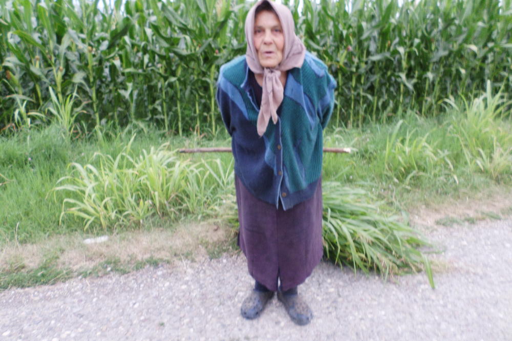 SRBIJO, DA LI ZNAŠ ZA MILENU? Godinama je u crnom, nosi srp i ima 80 godina! Njena priča nosi stravično breme!