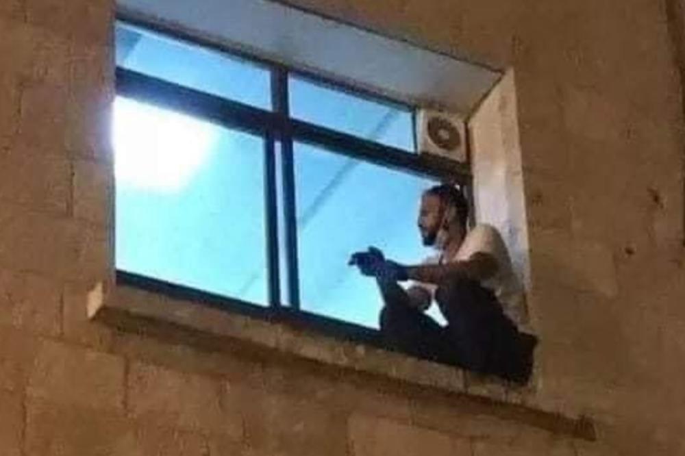 ON SE SVAKOG DANA PENJAO NA KROV BOLNICE DA VIDI BOLESNU MAJKU: Priča koja je usledila nakon toga lomi srce! (FOTO)