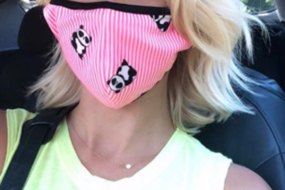 POZNATA GLUMICA PROLAZI PAKAO ZBOG KORONA VIRUSA! Tačno zna i gde se zarazila, a priča je NEVEROVATNA!