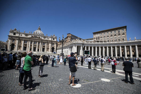 PROTESTNA NOTA: Vatikan traži izmenu nacrta zakona o borbi protiv homofobije